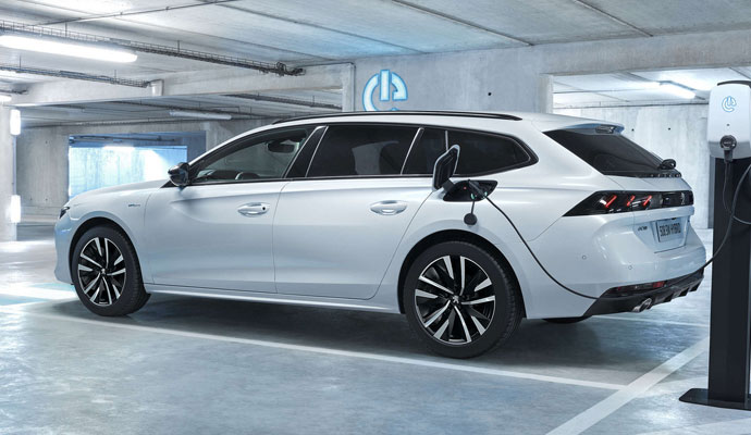 Peugeot 50 SW Plug-in hybrid - årets smartaste bilköp